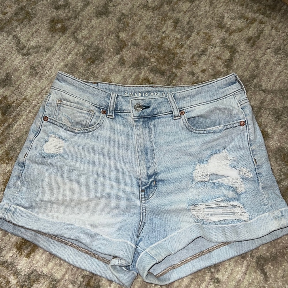 AE Mom Short
